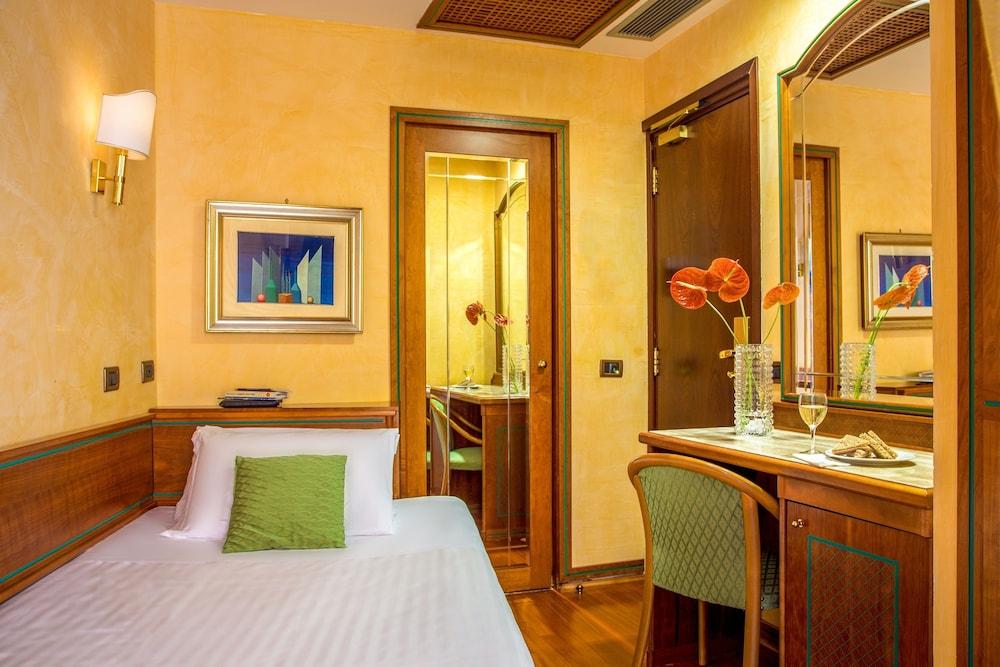 Hotel Regno Rome Luaran gambar
